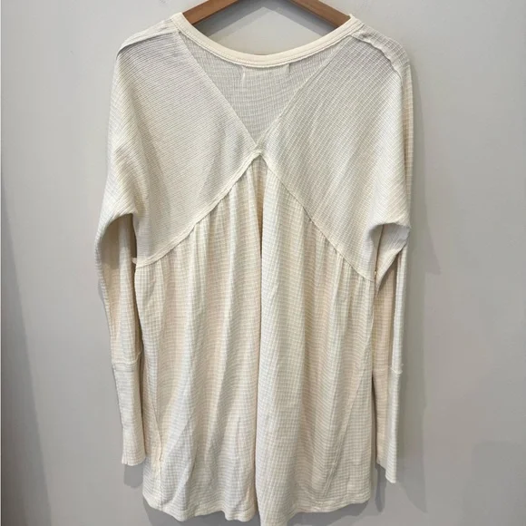 We The Free Citrine Ivory Knit Raw edge boho V-Neck Top M Oversized and relaxed - Picture 11 of 16